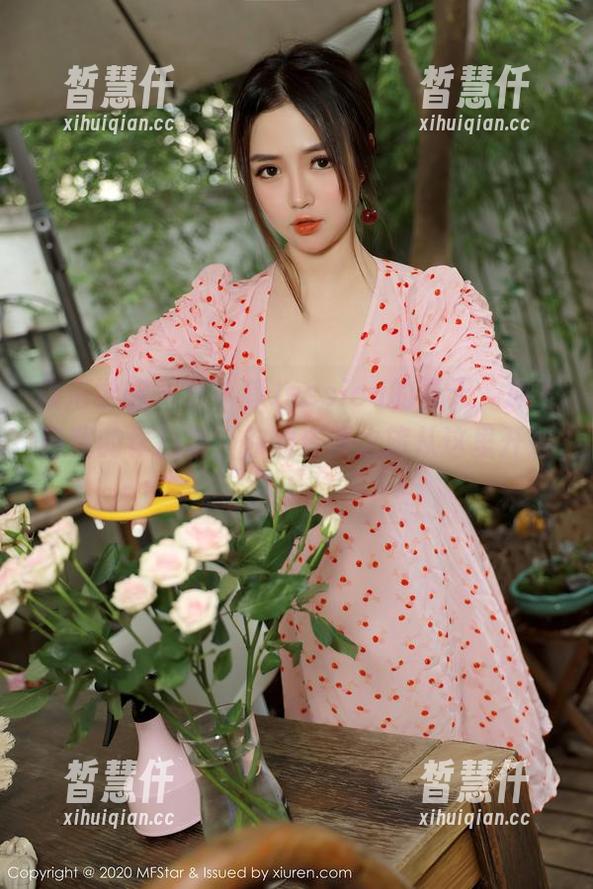 模范学院-蒋小静Jessica 模范学院 - 蒋小静Jessica的夏天,放飞自我的作品集,你的资源之旅从这里开始!