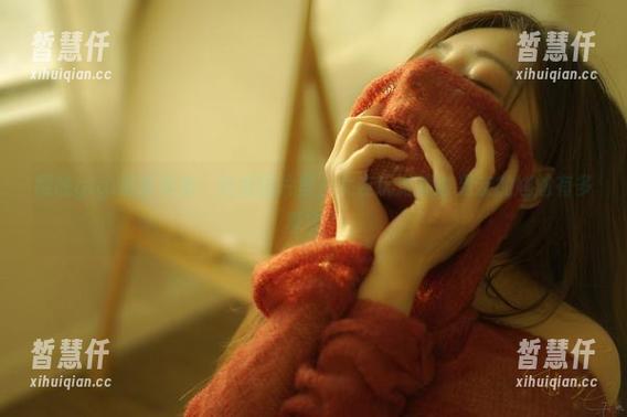 樱晚gigi最新动态：这组图片里，女友玩游戏时男友的尴尬有多真实？