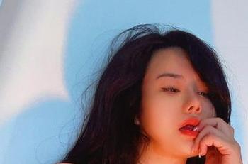 微密圈 – 突然觉得水蜜桃米米其实是个女孩的代言人，原图在这里！