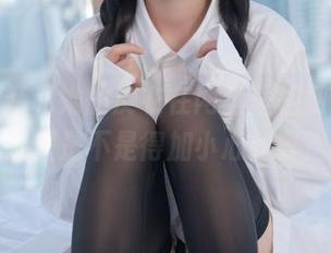 清水由乃和她的皮衣在网盘里相拥，下载过程是不是得加小心翼翼？