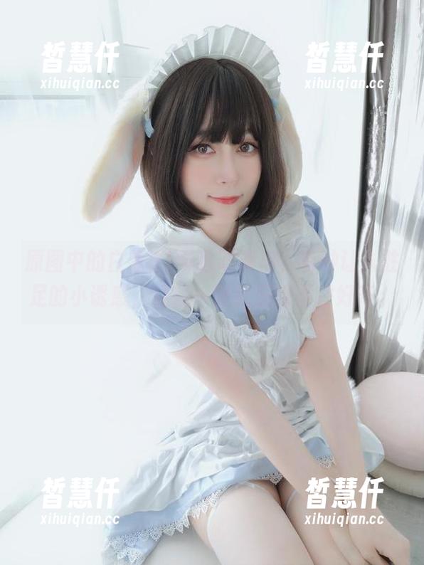 白银81 原图中的白银81与透明旗袍,有种让人驻足的小诱惑,轻轻一瞥就压抑不住好奇。