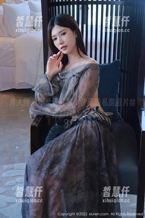 秀人网-伊诺 秀人网 - 不止是红裙,伊诺的私房图片给了我别样的小想象