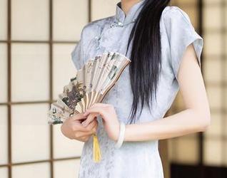 秀人网 – 噜噜妞儿的礼服照片：让壁纸都不够优雅！