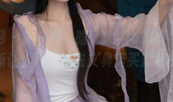 秀人网 – 这一期，晗大大Via的粉色图包更新让人想立刻去文具店买粉色的笔