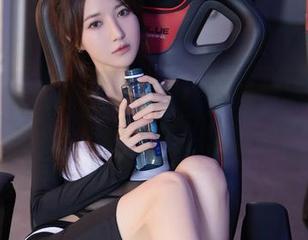 秀人网 – 最新图库里的江真真旗袍大赏，珠光宝气但又不想太高调。