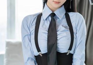 秀人网 – 原图中的软软爱吃肉，连衣裙的细节让人停不下来，真有趣。