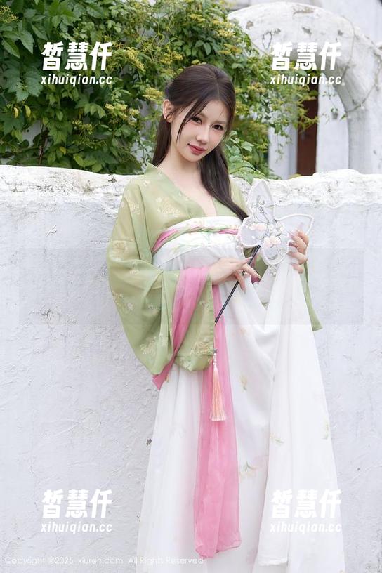 秀人网 - 雨儿baby的泳池风波——美图上线，壁纸咳咳，难以直视！