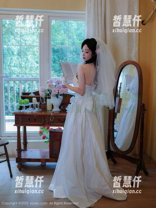 秀人网-露露小喵 秀人网 - 假装认真学习的露露小喵制服合集:快来欣赏这份撩人的纯洁与干劲。