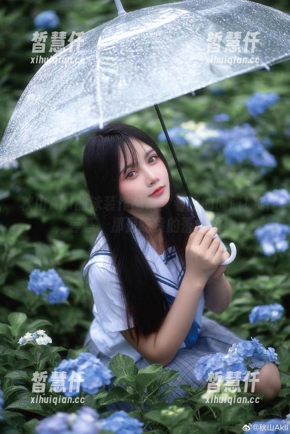 秋山AkI的泳装作品集：看我的腹肌！哦，等等，那是吃货的蕾丝边！