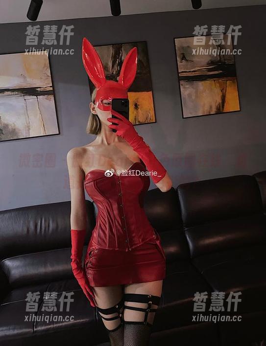 微密圈 - 脸红Dearie白色原图在线，难道是来暂停所有色彩的？