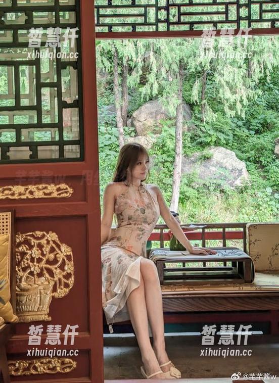 芊芊酱w 芊芊酱w,用丝袜包裹的美图合集,靠谱吗?先看再说!
