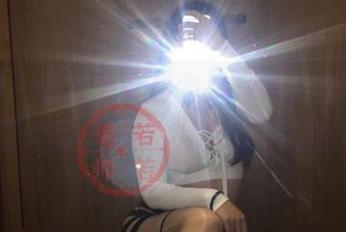 微密圈 – 若若老师真会挑吊带，全套的图包里隐藏了我未曾想过的可能性！