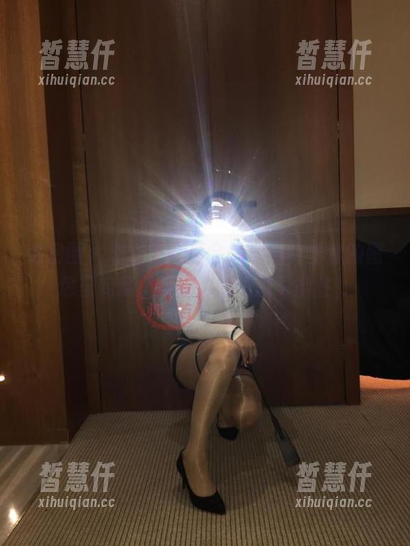 若若老师 微密圈 - 若若老师真会挑吊带,全套的图包里隐藏了我未曾想过的可能性!