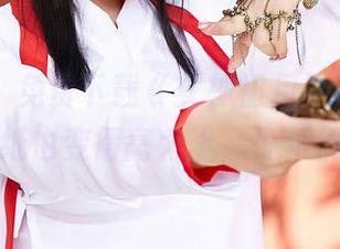 蜜桃社 – 免费下载《女神初月》，让你的手机壁纸也变得高大上，少年们快来！