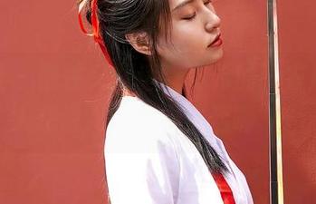 蜜桃社 – 随性又舒适，真希的睡衣原图让人想说“这才是生活啊”。
