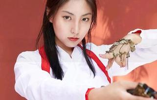 蜜桃社 – 放飞自我：豆瓣酱的粉色图包，真心不想解释