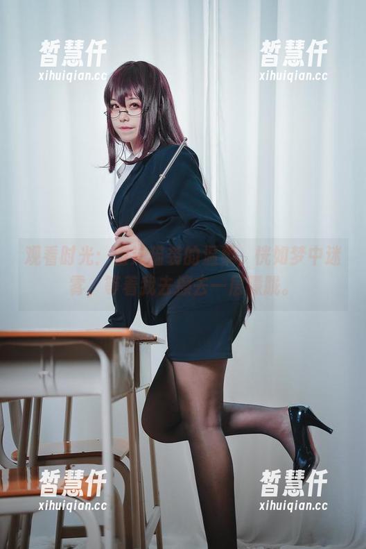 蜜汁猫裘 观看时光:蜜汁猫裘的温柔,恍如梦中迷雾,等着我去擦去一层朦胧。