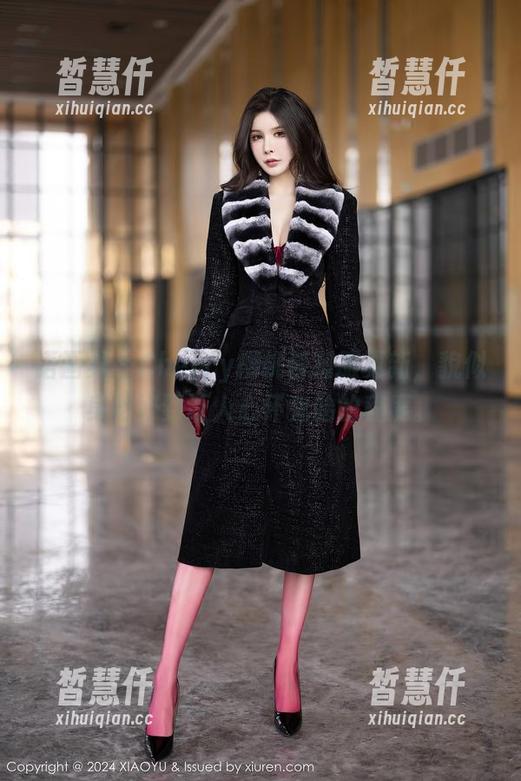 语画界 - Cherry樱桃酱制服更新，貌似身材好到让人心怀鬼胎的程度。