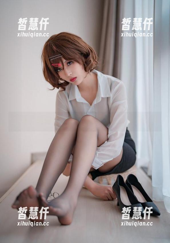 轩萧学姐的写真集，缠绵的细节慢慢散开