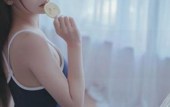 轰趴猫 – 筱慧的礼服，更新一波，让人不禁想问：这衣服是借的吗？