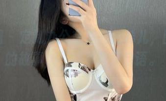 微密圈 – 定制办公室里的金希儿，图片中的故事，不得不自言自语。
