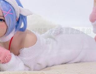白色图片，铁打萌萌_moi似乎从云朵里走出来的一样，真的假的