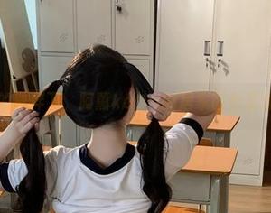 在无圣光的陪伴下，阿薰kaOri的居家图包呈现真实美感