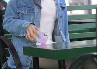 魔镜街拍 – 联网的夏天：曼曼在网盘上教你如何打发无聊时光。