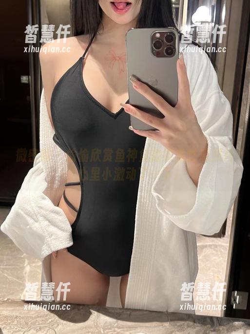 鱼神鱼 微密圈 - 偷偷欣赏鱼神鱼的紧身性感照片,心里小激动了一下。