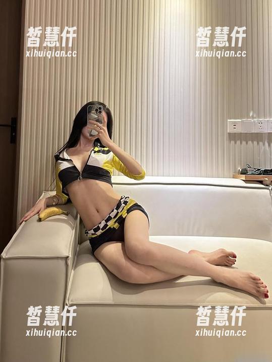 微密圈 - 瞧！黎允熙长腿流出一波写真，恨不得把所有腿都放到她那！