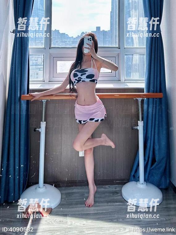 微密圈 - 原图里的黎允熙：肉丝也是有个性，套图更是不可思议的组合。